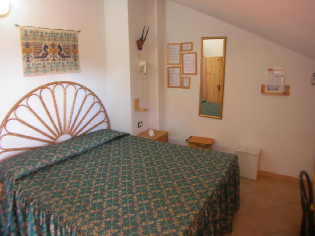 ホテル Domus De Janas Sul Mare バリ・サルド 部屋 写真
